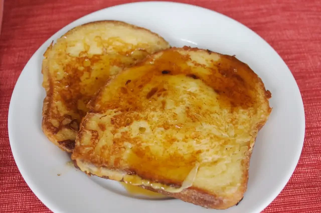 French toast migdałowy