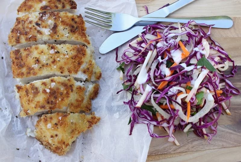Buttermilk chicken z chrupiącą surówką z kopru włoskiego