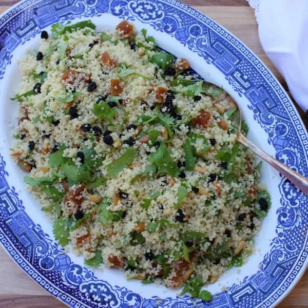 Cous cous z porzeczkami i kolendrą