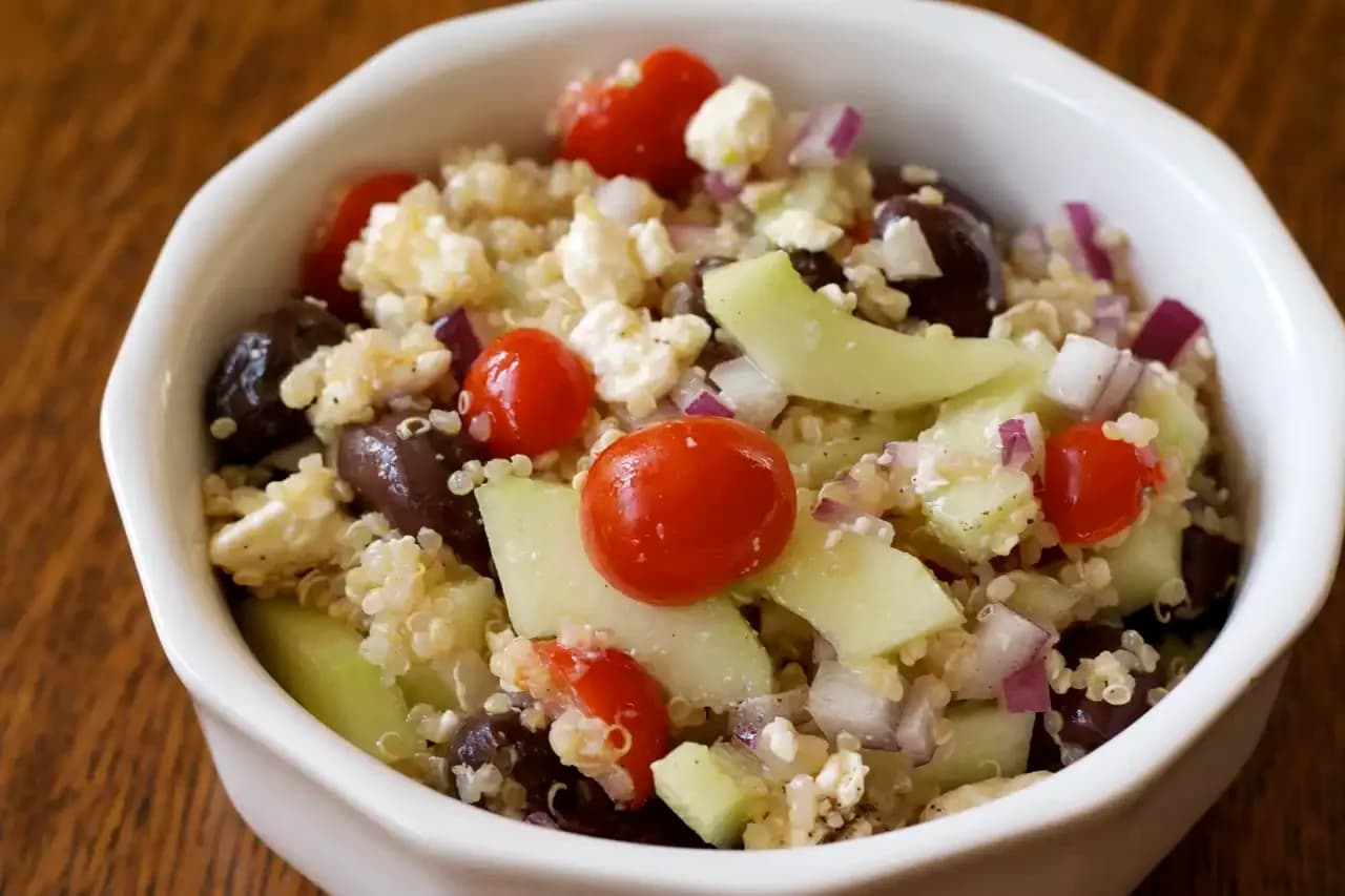 Grecka sałatka z quinoa
