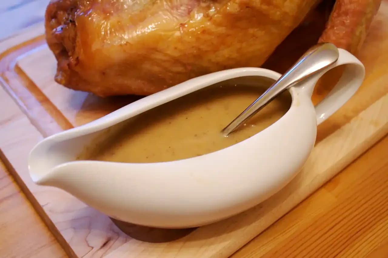 Domowy sos z pieczeni (Pan Gravy)