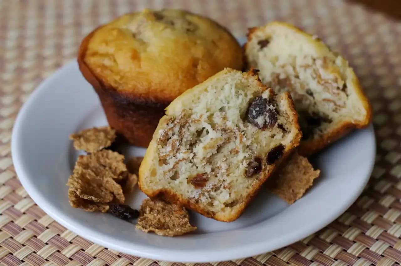 Muffiny z płatkami owsianymi, rodzynkami i miodem
