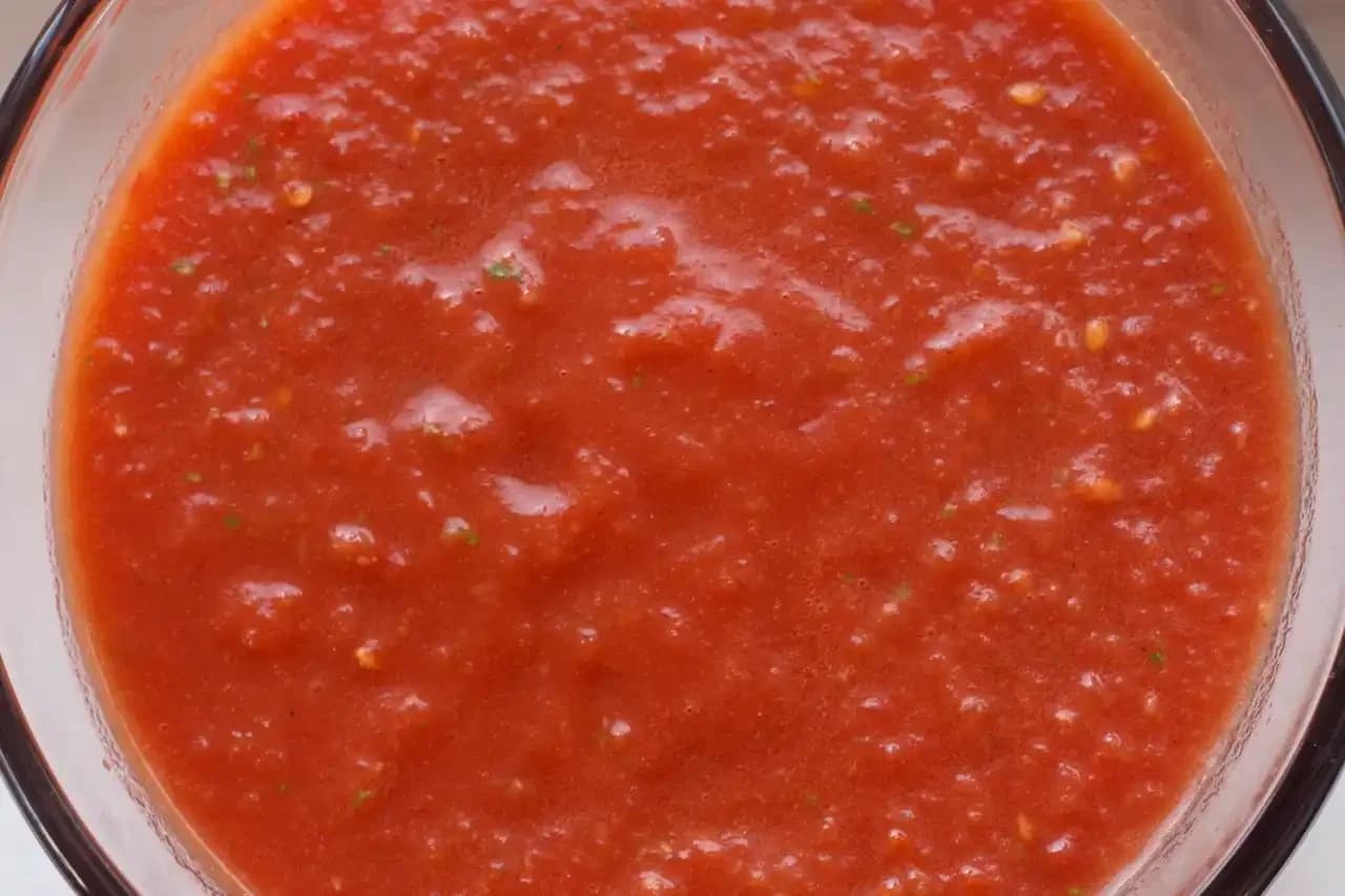 Sos do pizzy z Neighborhood Pizzeria