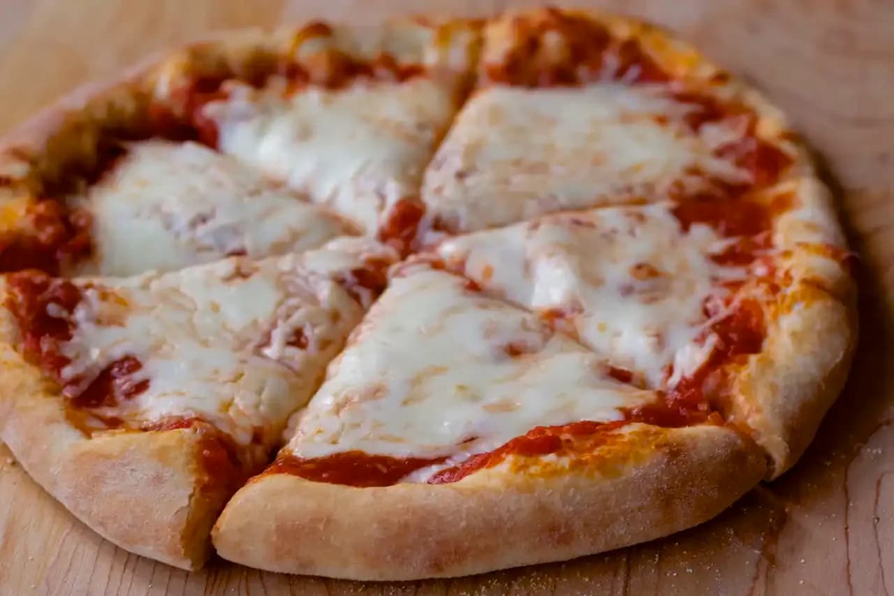 Pizza serowa w stylu Papa John's