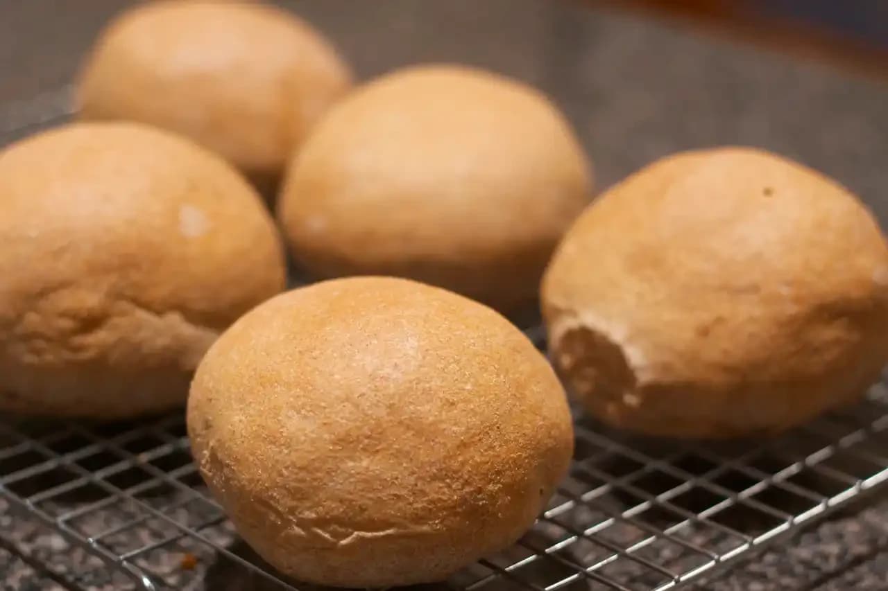Bułki do hamburgerów z pełnoziarnistej mąki